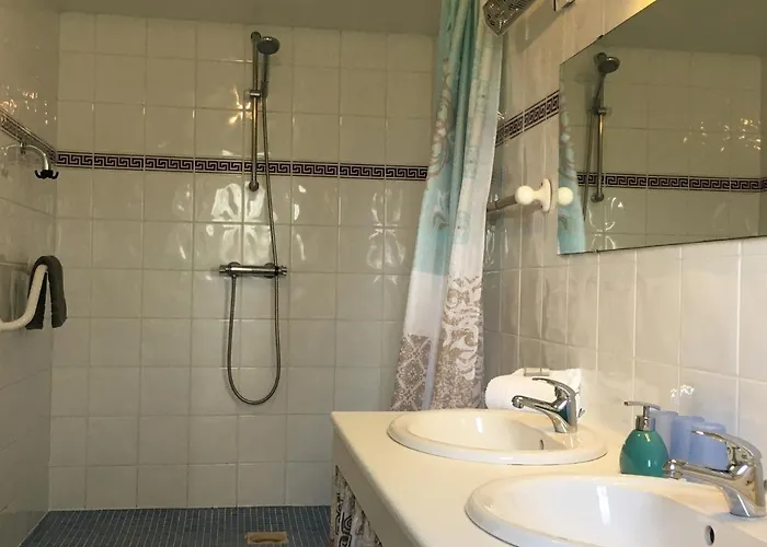 Le Clos Bed & Breakfast 3*